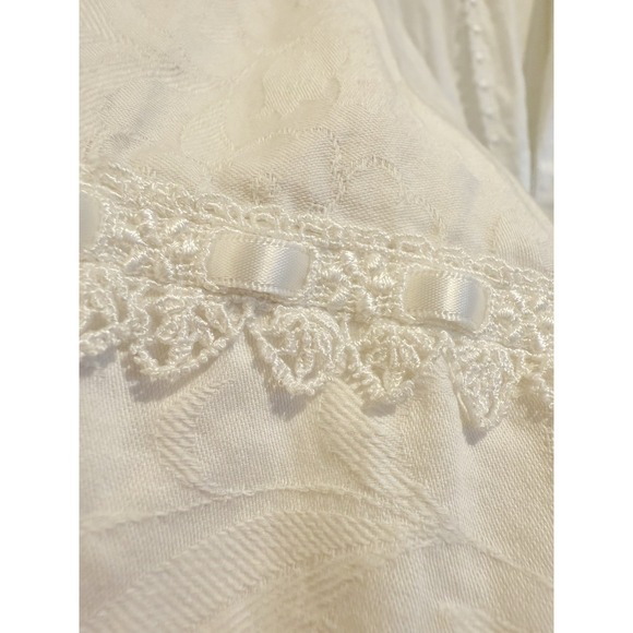 Victoria's Secret Cream Robe - Picture 7 of 9